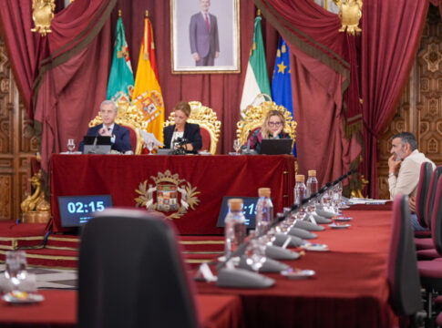 La Diputación de Cádiz invertirá 5,3 millones para infraestructuras, impulso empresarial y programas navideños en los pueblos