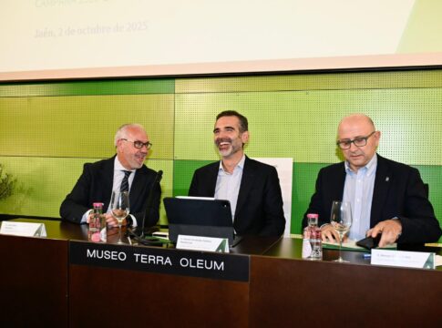 Andalucía presenta el aforo del olivar con una producción estimada de 1.080.900 toneladas de aceite de oliva para la próxima campaña
