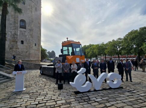 El Puerto de Sevilla participa en la presentación del vehículo de hidrógeno H2Tractor