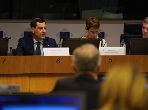 Moreno defiende la importancia de las regiones en Europa y pide a la Comisión que les garantice fondos