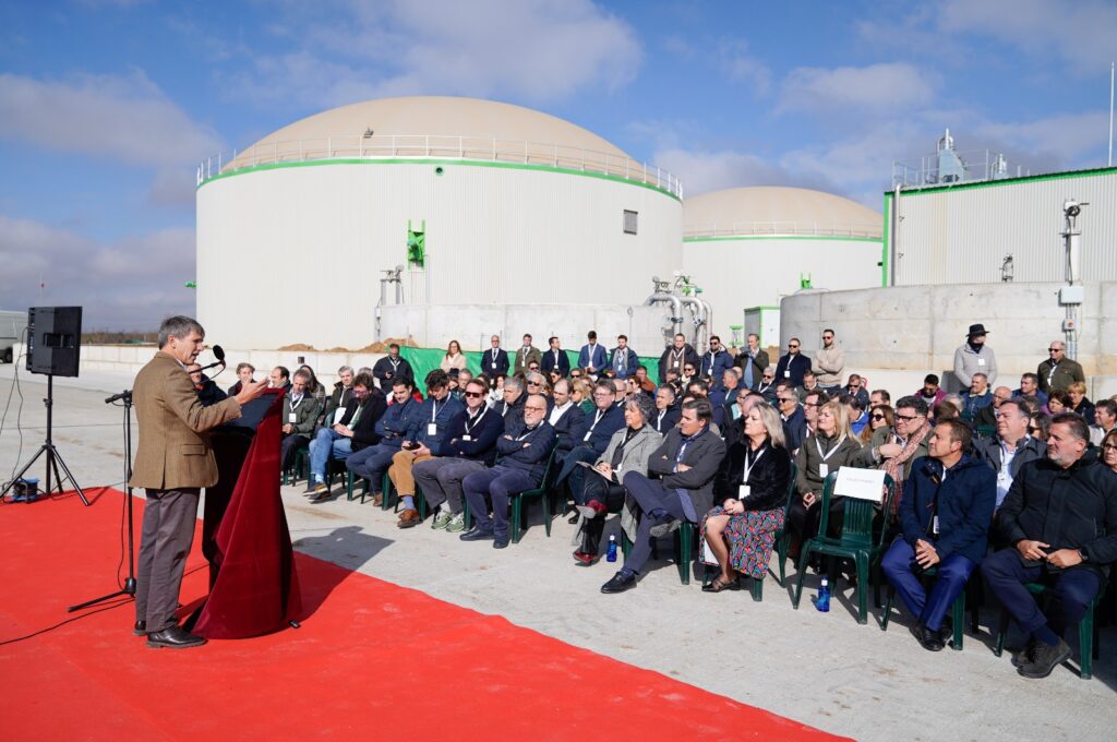 AGR inaugura en La Calahorra la primera planta agroindustrial de biometano con inyección directa a la red de Andalucía