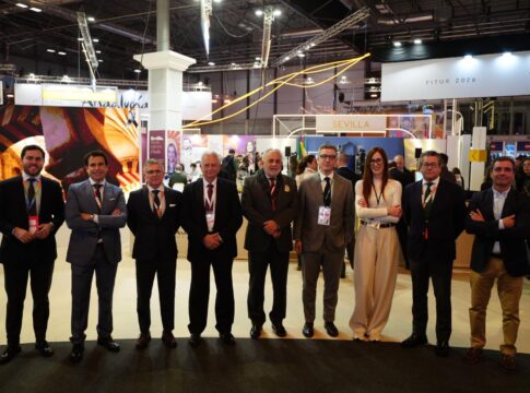 EL STAND DE LA PROVINCIA DE SEVILLA EN FITUR: PUNTO DE ENCUENTRO PROFESIONAL EN LA PRIMERA JORNADA DE FERIA