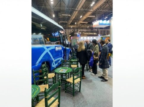 Rosabus impulsa su servicio de microbuses con un crecimiento del 17% en 2025, reflejo del auge del transporte premium para grupos reducidos