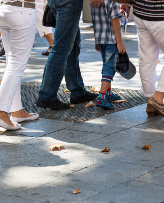 Podólogos de Andalucía advierten que estrenar calzado en Semana Santa es la principal causa de lesiones en los pies