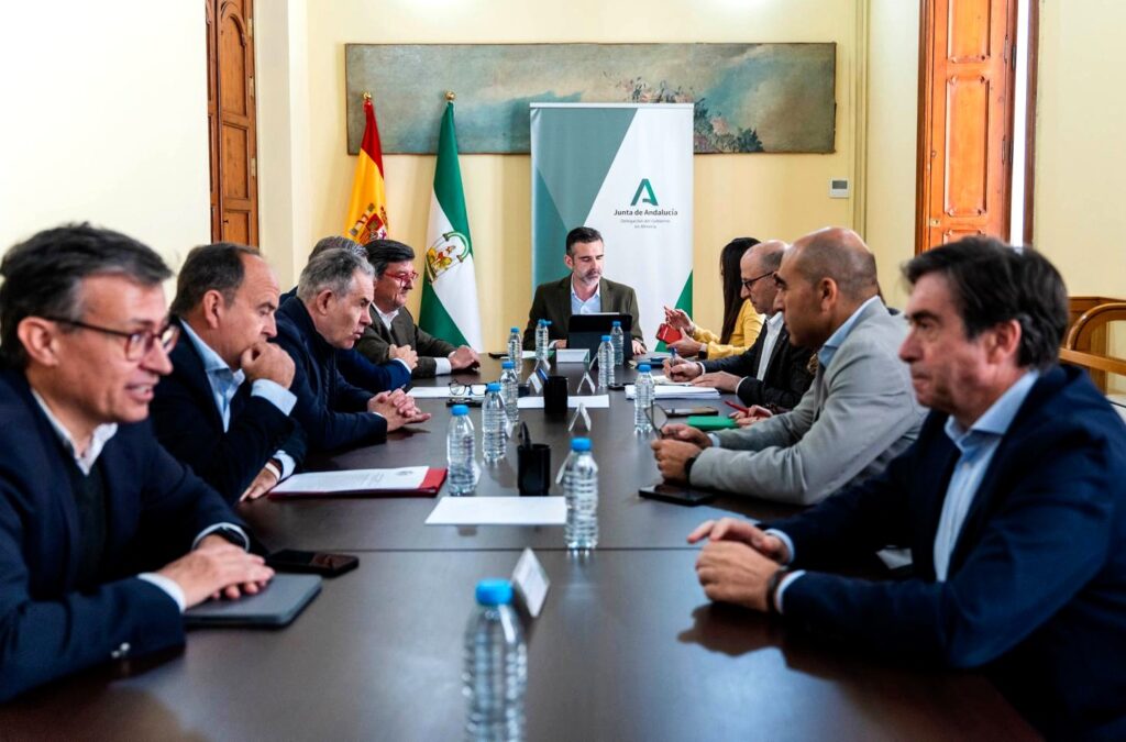 Junta y FEPEX Andalucía constituyen una mesa de trabajo para afianzar la posición del sector hortofrutícola