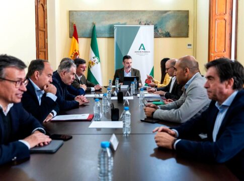 Junta y FEPEX Andalucía constituyen una mesa de trabajo para afianzar la posición del sector hortofrutícola