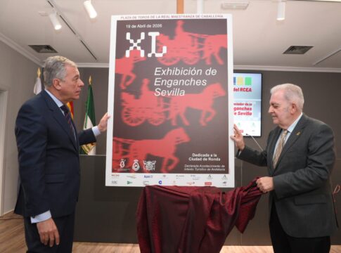 El alcalde de Sevilla inaugura la Sala de Exposiciones del Real Club de Enganches de Andalucía