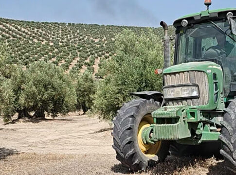 UPA Andalucía denuncia una “especulación  sin precedentes” en el gasóleo agrícola y los fertilizantes por la escalada bélica en Oriente Medio