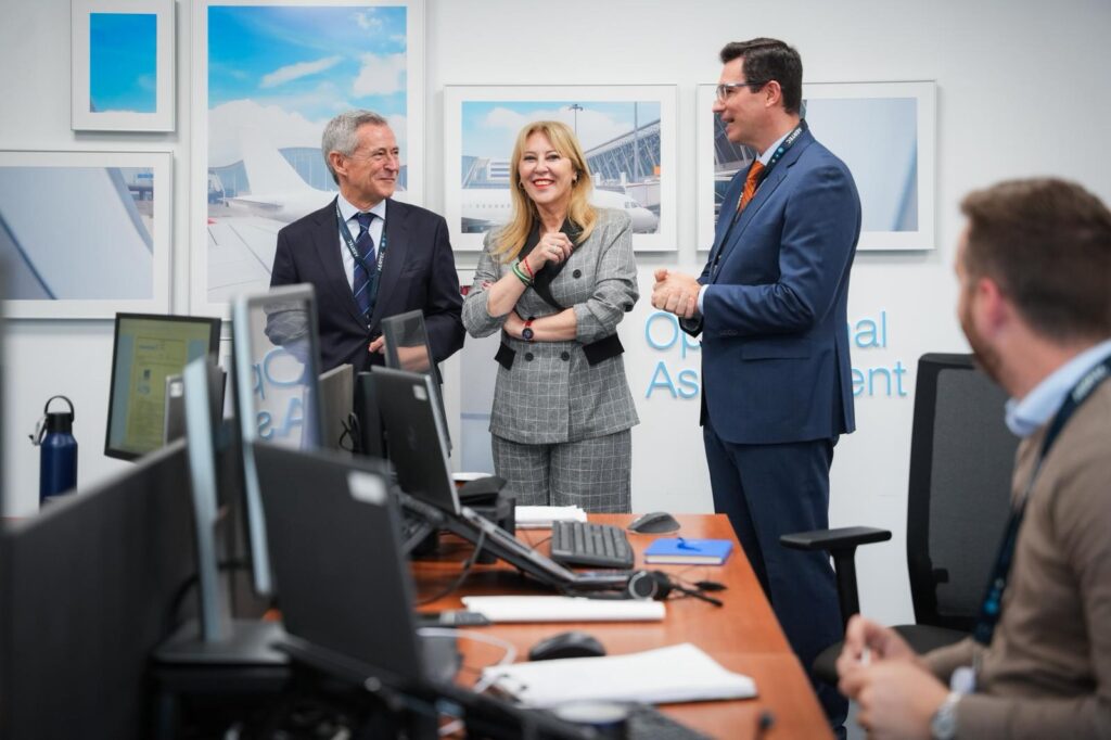 Economía destaca la tecnología de la industria aeronáutica como eje del crecimiento de Andalucía