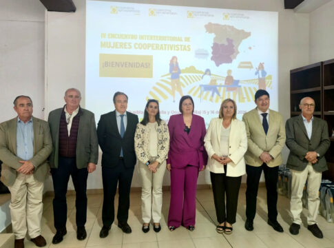 Más del 30% de los socios de las cooperativas agroalimentarias andaluzas federadas son mujeres