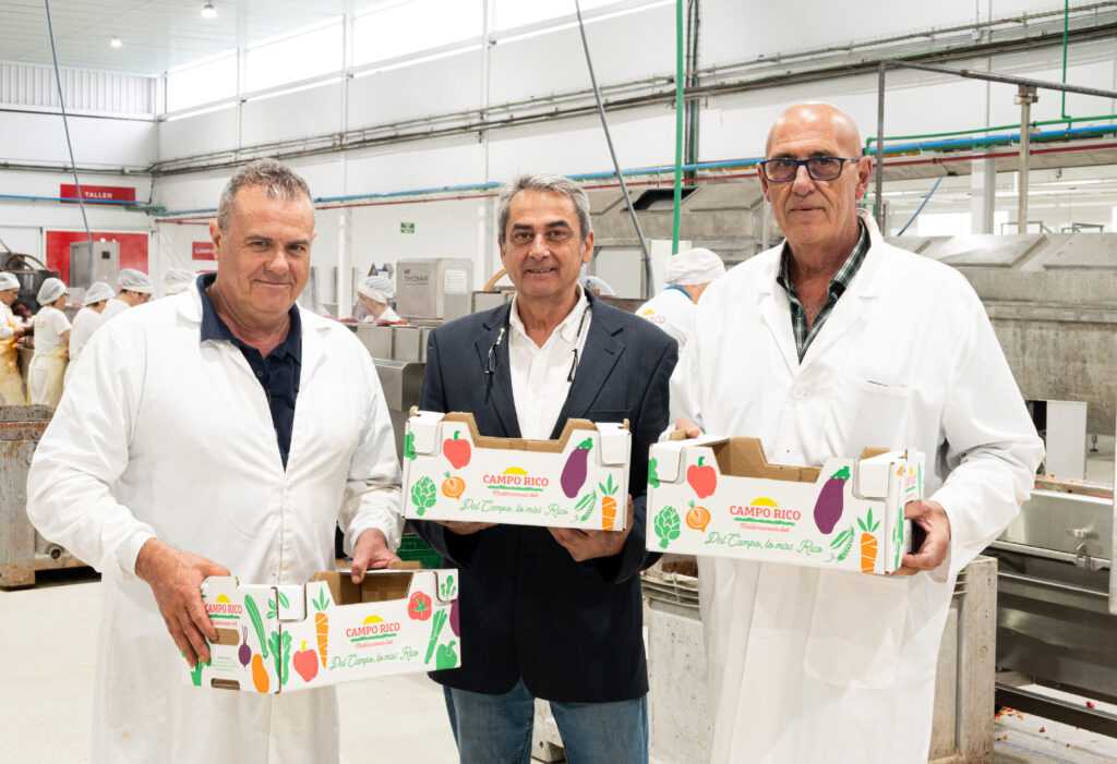 La empresa sevillana Huerta Campo Rico reanuda su producción en su nueva planta de Alcolea del Río en la que ha invertido 9,5 millones de euros