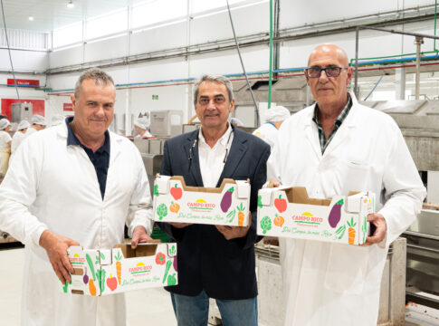 La empresa sevillana Huerta Campo Rico reanuda su producción en su nueva planta de Alcolea del Río en la que ha invertido 9,5 millones de euros