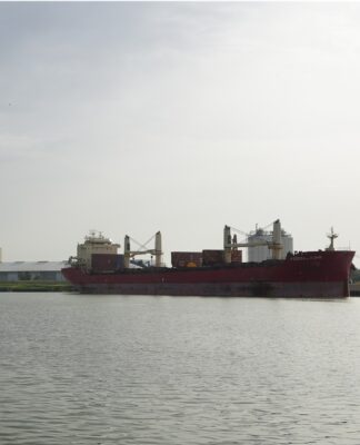 El Puerto de Sevilla recibe uno de los buques de mayor eslora de su historia