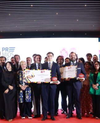 Rodríguez Hans participa en la entrega de los premios AJE Sevilla reconociendo el talento joven empresarial de la provincia