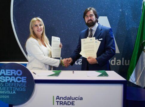 Carolina España y el presidente de Andalucía Aerospace renuevan el convenio con Andalucía TRADE y añaden la innovación a su colaboración