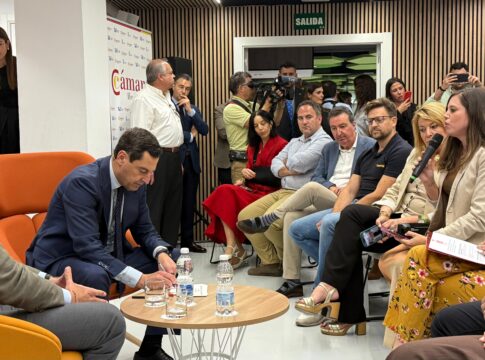AJE Andalucía y AJE Huelva presentan a Juanma Moreno su propuesta por la conciliación del autónomo