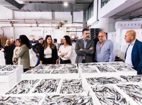 Fernández-Pacheco analiza en Almería con el sector pesquero demandas de ayuda y mejora en lonjas