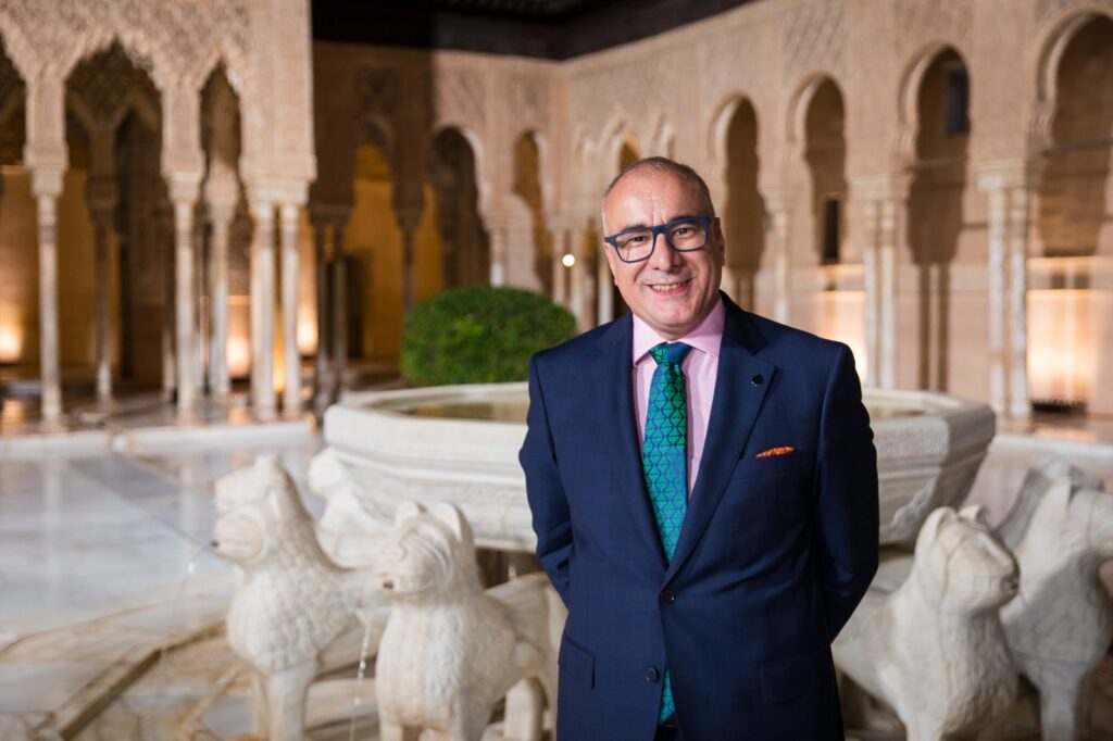 "La Alhambra quiere ser no solo un monumento admirado, sino también un agente activo de cambio"