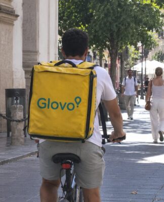 FeSMC UGT Andalucía denuncia a Glovo por exponer a su plantilla al calor extremo y reclama medidas reales de protección