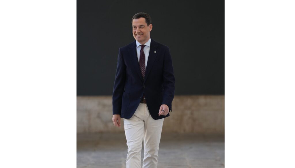 Moreno presenta las bases del Gobierno andaluz: "La estabilidad de Andalucía está más que garantizada"