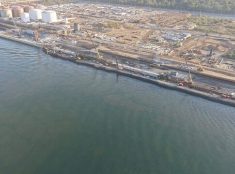 Moeve y Exolum cierran la financiación del proyecto Muelle Sur en Huelva, una infraestructura estratégica para impulsar la transición energética en Europa