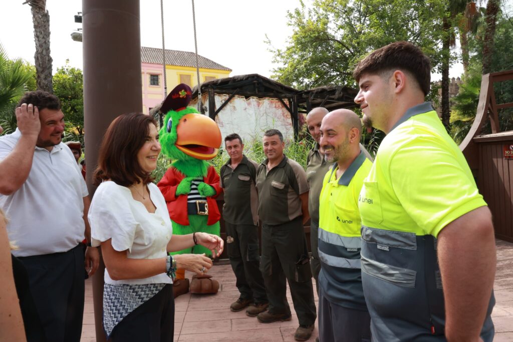 La Consejera Rocío Blanco visita Isla Mágica y pone en valor la aportación de las empresas del sector, al crecimiento económico de la comunidad