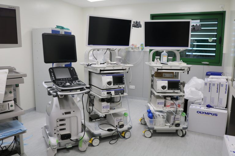 El Hospital Doctor José Molina Orosa renueva los equipos de endoscopia e incorpora aparatos de última tecnología