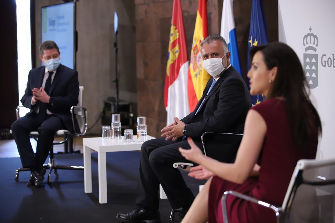 DURANTE LA SEGUNDA EDICIÓN DE LOS “DIÁLOGOS EN PRESIDENCIA”, AMBOS LÍDERES AHONDAN EN LAS DECISIONES ADOPTADAS EN LOS ASPECTOS SANITARIO, ECONÓMICO Y SOCIAL Y COINCIDEN EN LA IMPORTANCIA DE LO PÚBLICO Y EN LA ESPERANZA DE QUE LAS VACUNAS ACELEREN CUANTO ANTES LA RECUPERACIÓN