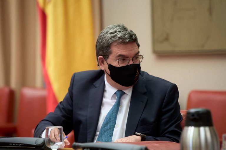 Escrivá propone un incentivo de hasta 12.000 euros por cada año que se retrase la jubilación