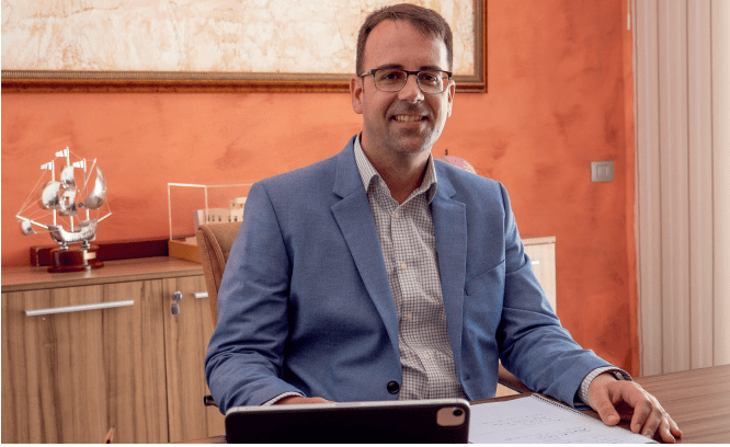 Adasat Reyes: “Me conformaría con que pudiésemos tramitar los siete millones y medio que tenemos de remanente”